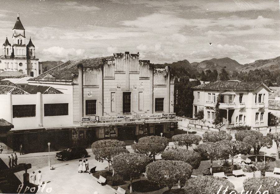 1945