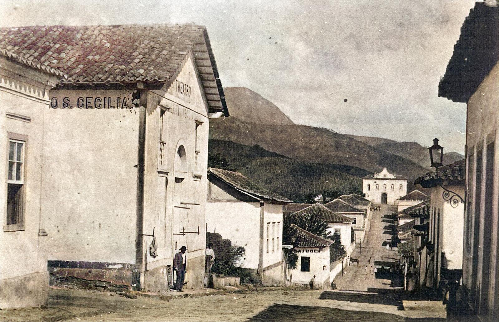 Teatro Santa Cecília, onde aconteciam as sessões do Cinema Recreio Itajubense